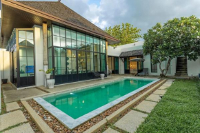 Designer Villa large pool Great location #v37